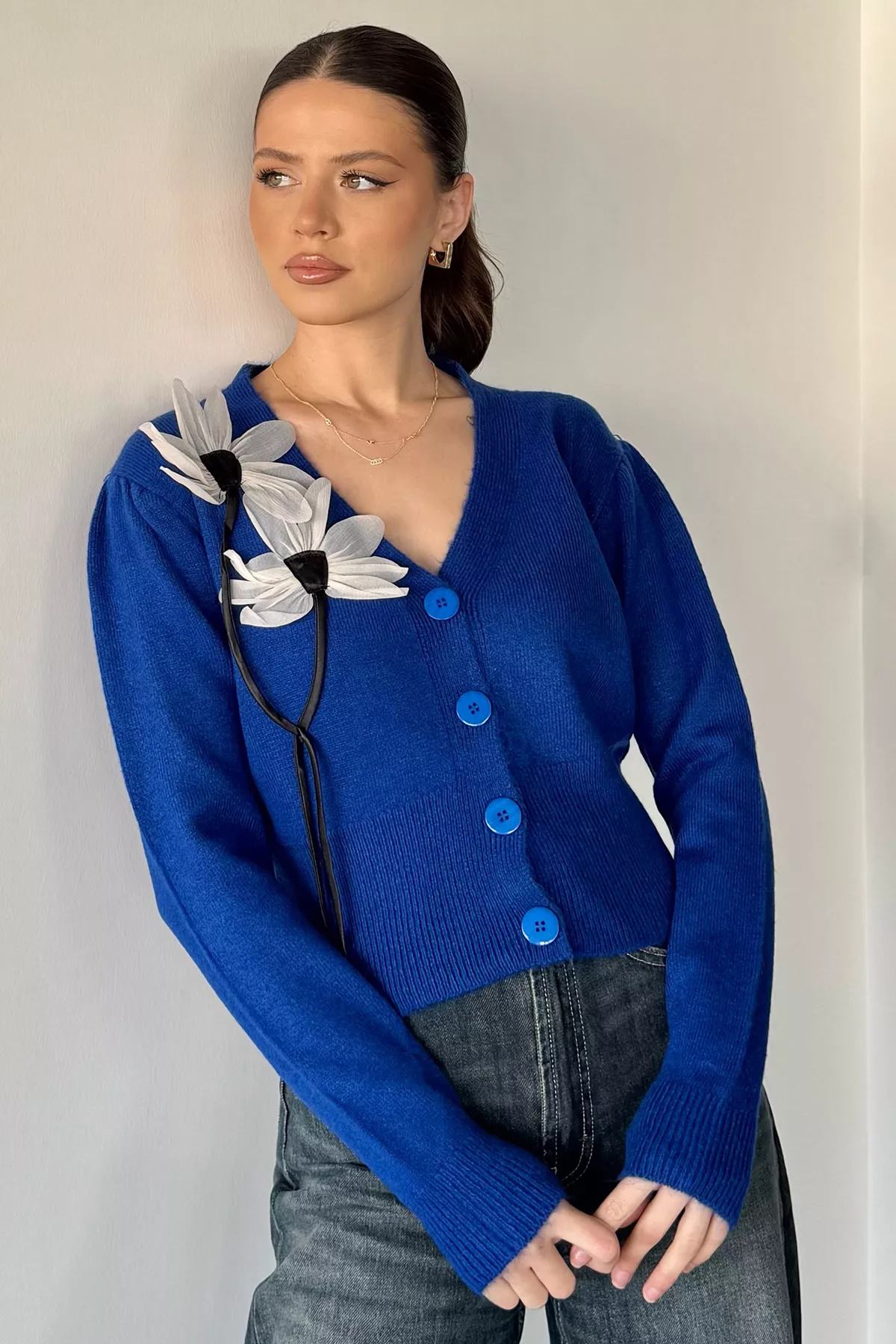 Yakası Gül Detaylı Kadın Hırka