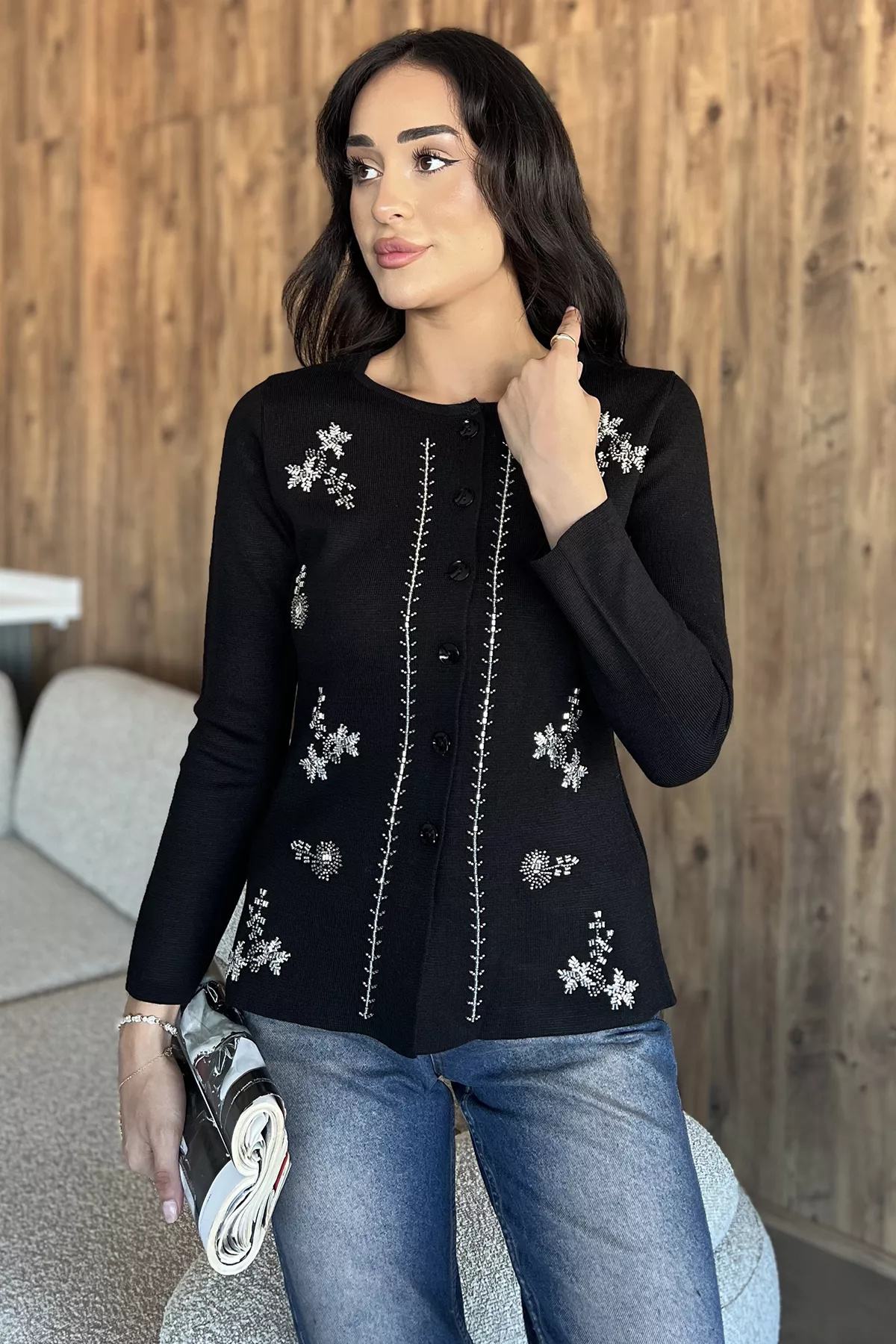 Çiçek İşlemeli Nakışlı Kadın Hırka