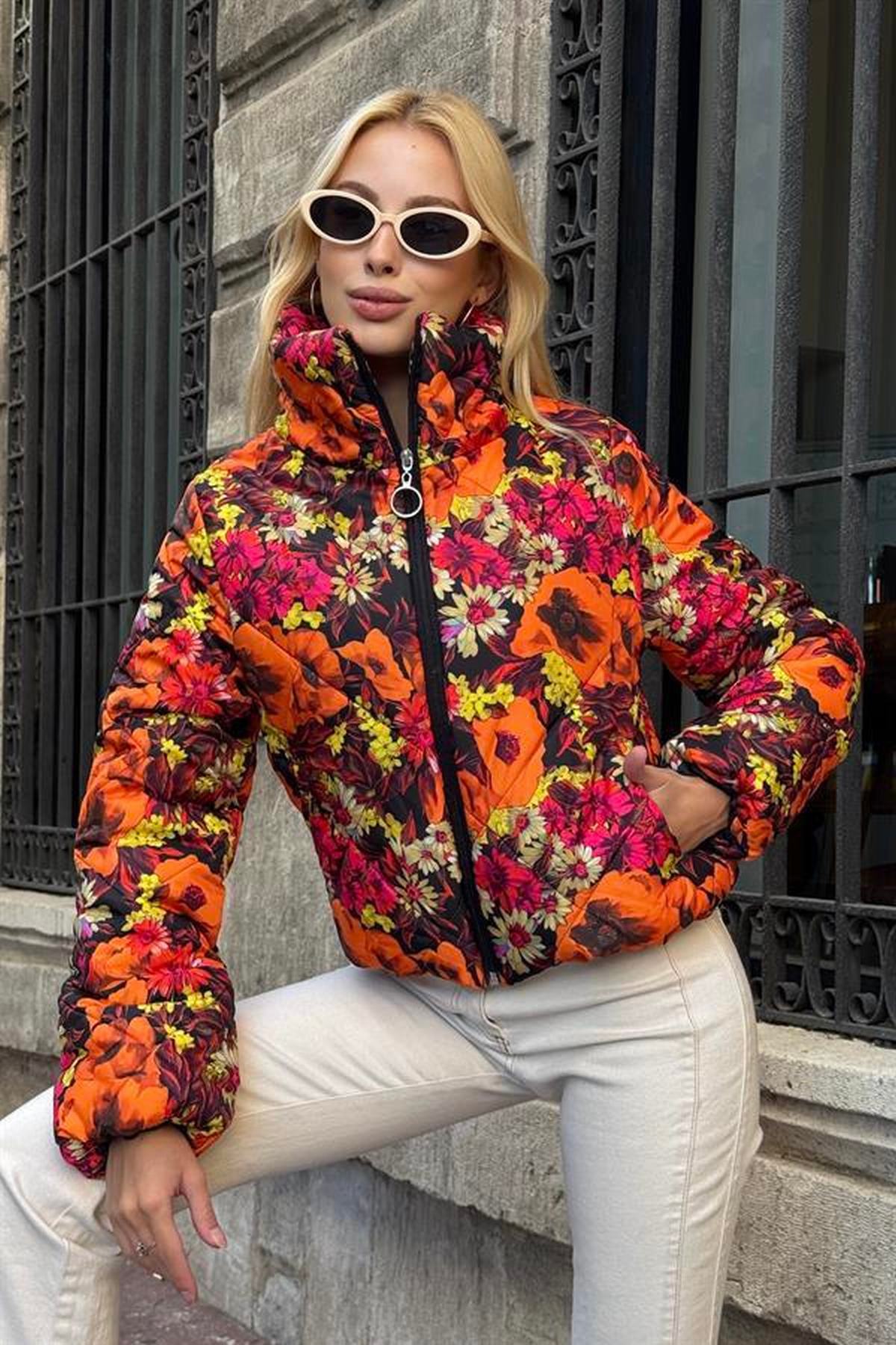 Çiçek Desenli Crop Kadın Mont Dar Kalıp