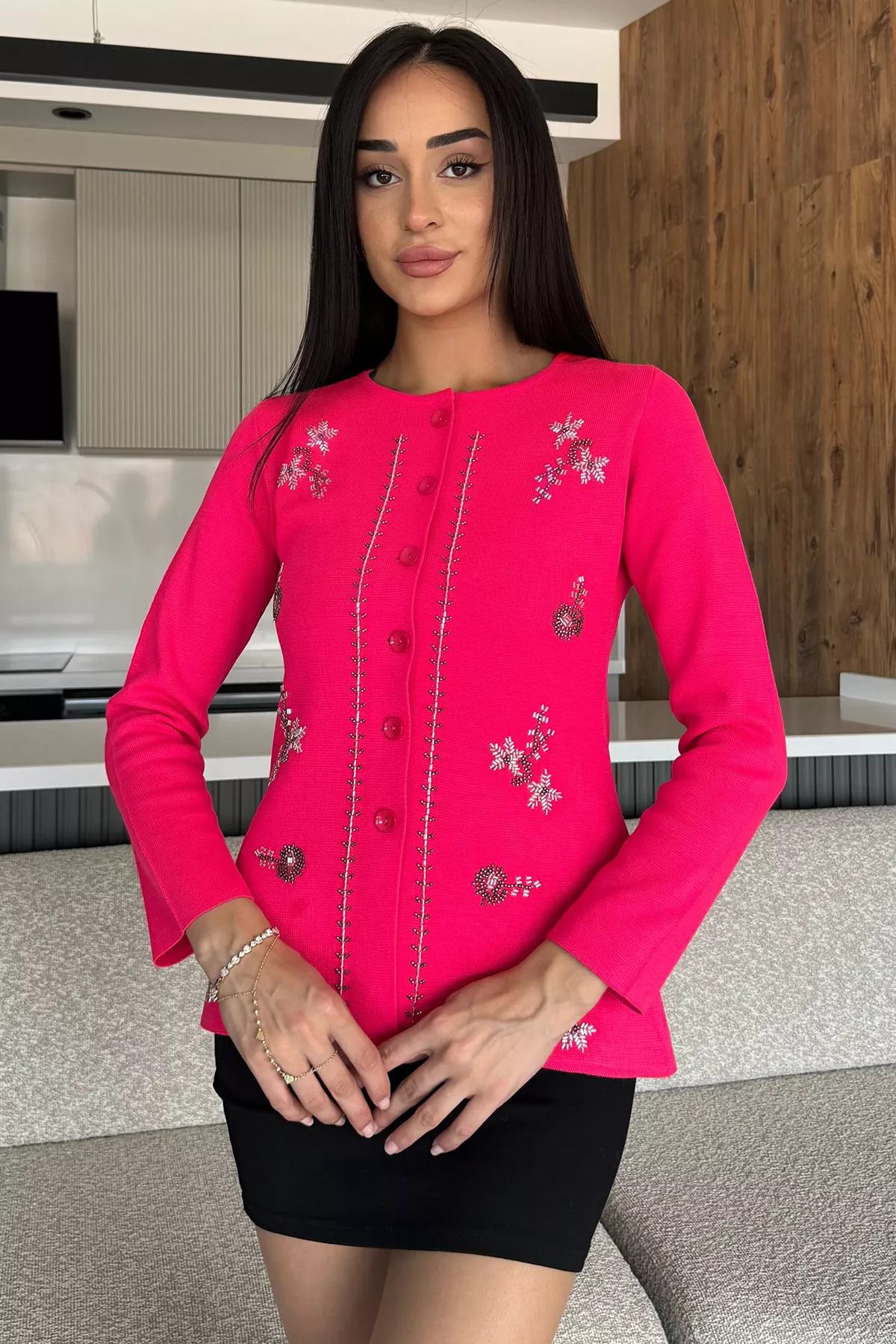 Çiçek İşlemeli Nakışlı Kadın Hırka