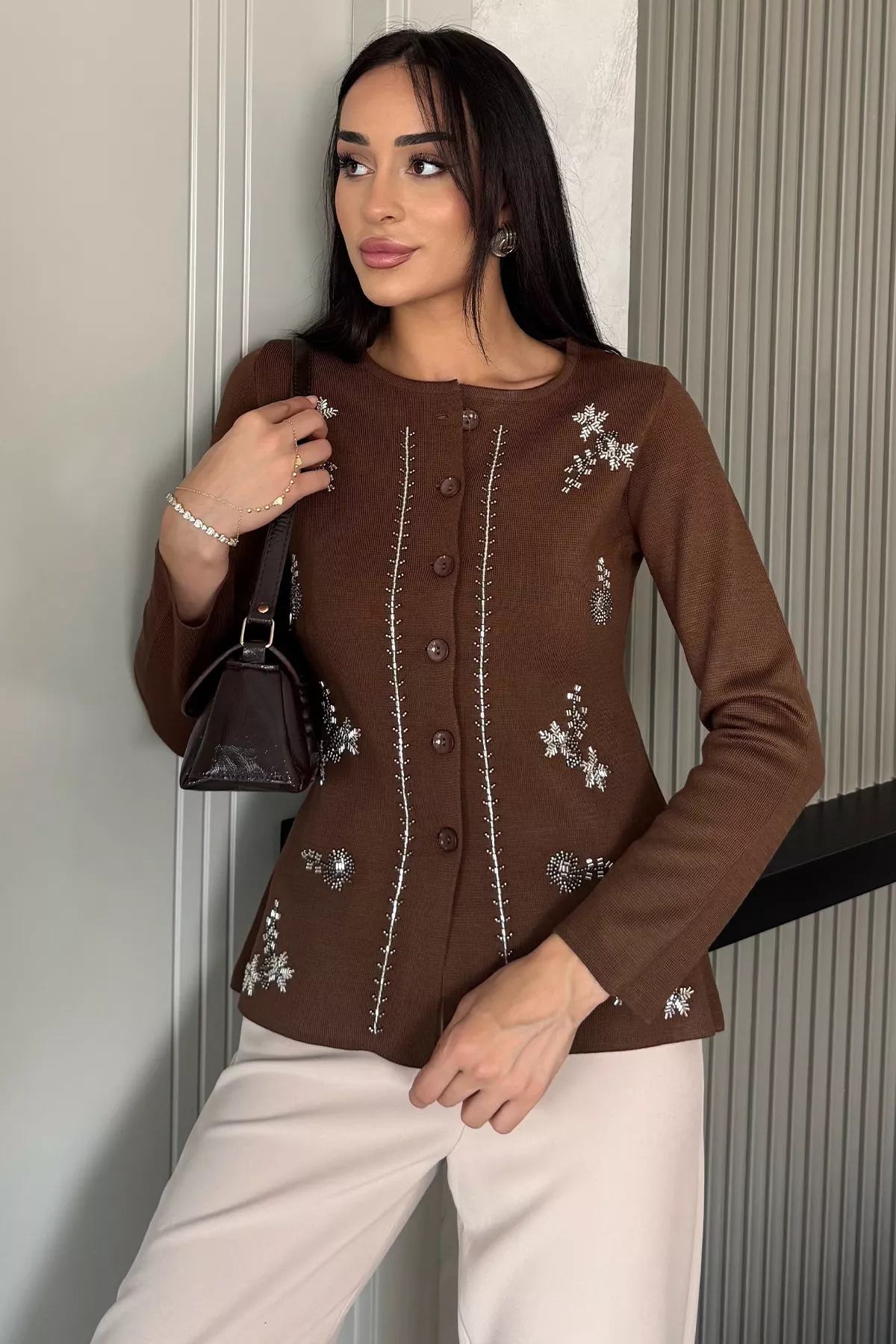 Çiçek İşlemeli Nakışlı Kadın Hırka