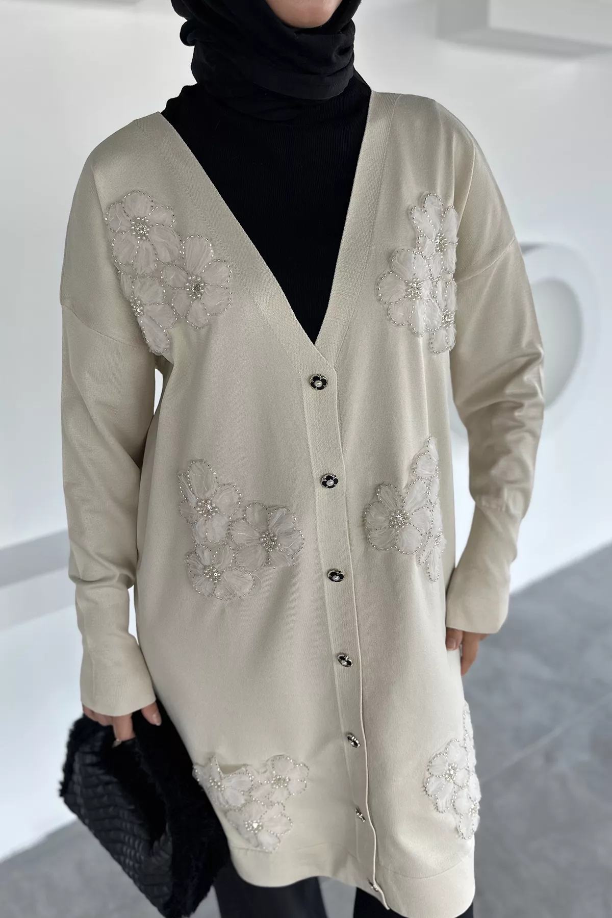 İşlemeli Nakışlı Tesettür Hırka