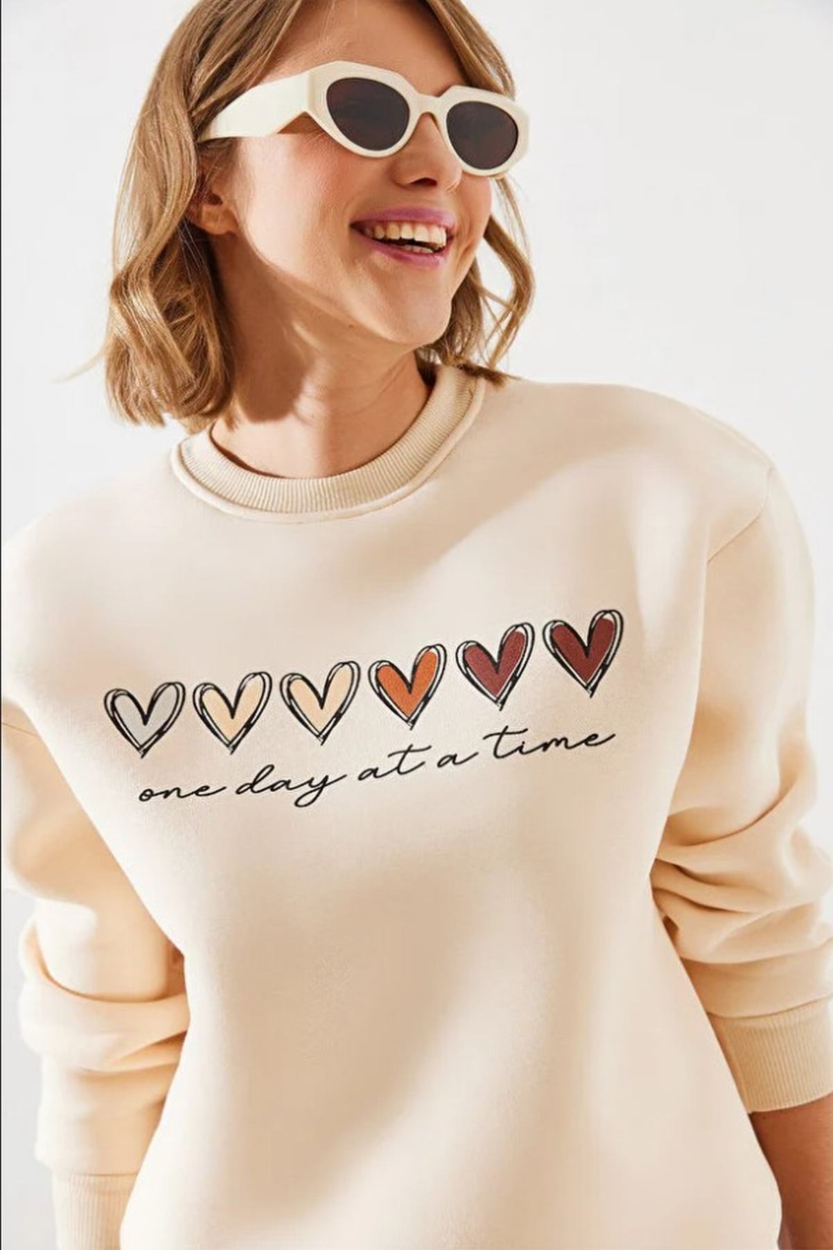 Kalp Desenli Kadın Sweatshirt