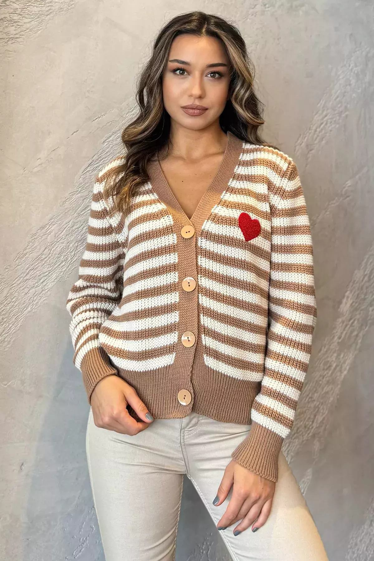Çizgili Göğsü Kalp Desenli Kadın Hırka